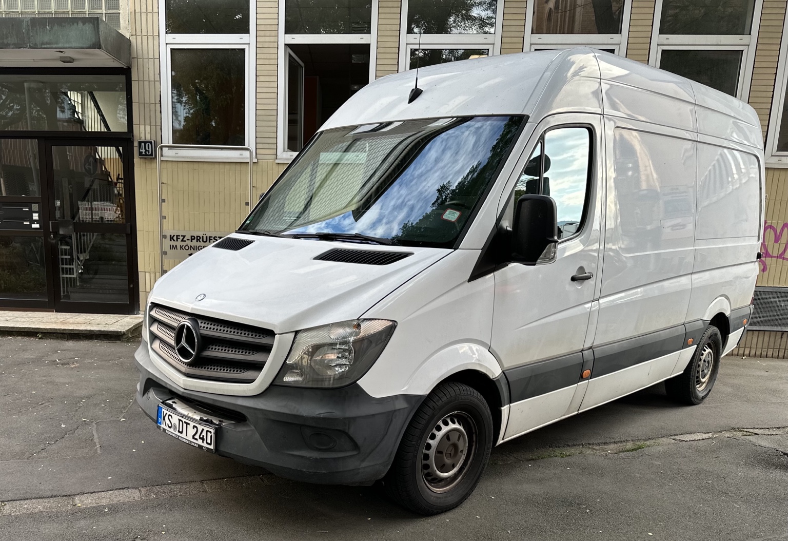 Mercedes-Benz Transporter, der über einen Vertragspartner für Transportaufträge verfügbar ist
